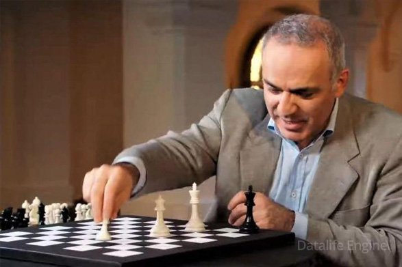 گری کسپاروف: بیت کوین از دخالت دولت در امور مالی شهروندان جلوگیری می کند.